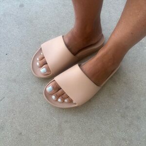 Women's Tan Archies Slide Sandals only worn twice.